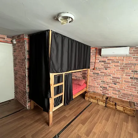 Lola Backpacker'S Hostel-2